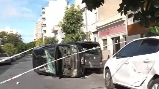 Una mujer chocó tres autos, volcó y mordió a policías que intentaron identificarla