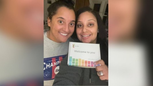 La historia de las mujeres que se hicieron amigas en el trabajo y descubrieron que eran hermanas