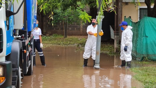 Permanecen evacuadas tres familias afectadas por anegamientos en Villa La Toma