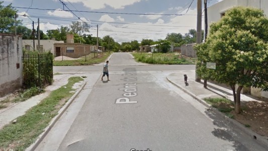 Asaltó a un sargento de policía retirado y recibió un tiro en la cara