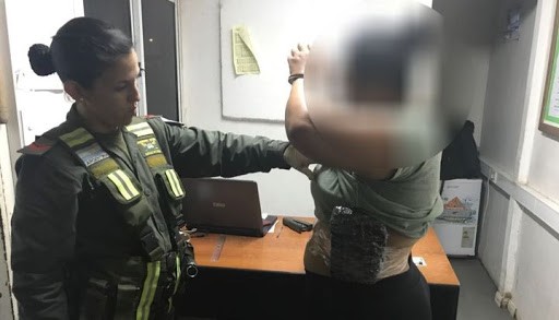 Absuelven a una mujer que transportó drogas para pagar la cirugía de su hija