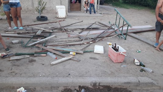 Cayeron de un andamio al gritar un gol que se jugaba sin público