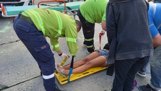 VIDEO: Una joven fue atropellada en los festejos del UPD en la puerta de un colegio de Mar del Plata
