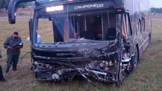 Zárate: tres muertos y un bebé herido en un accidente entre una camioneta, un micro y un auto