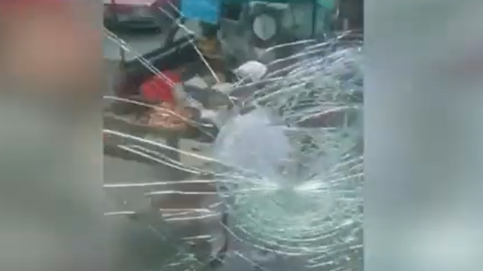 Brutal ataque a un colectivero con un cajón de fruta y un cuchillo