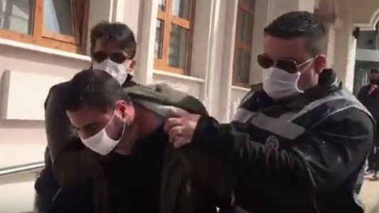 Un padre le pidió perdón a su hijo de 10 años antes de estrangularlo: "Quería enviarlo al cielo"