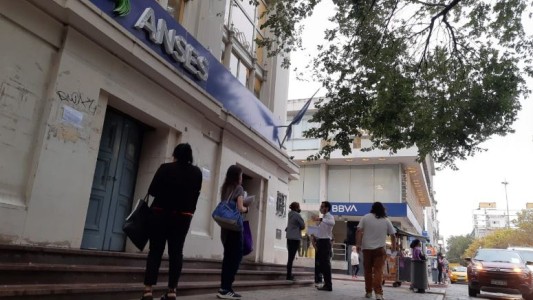 Por cuatro casos de Covid-19 suspenden atención en Anses de calle Rivadavia