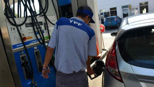 Otra vez YPF aumenta la nafta y el gasoil entre un 6 y 7%, los incrementos son desde este martes
