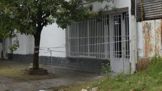 Balearon el frente de un salón de fiestas y asesinaron a un joven de 18 años