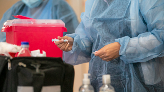 URGENTE: el lunes se retomará la vacunación a mayores de 70