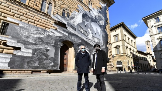 Un artista callejero 'reabre' un museo de Florencia con una espectacular ilusión óptica