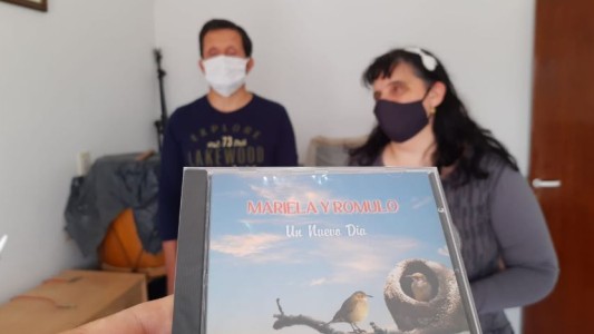 Robaron valiosos instrumentos a Mariela y Rómulo, el dúo de músicos ciegos de Monte Cristo