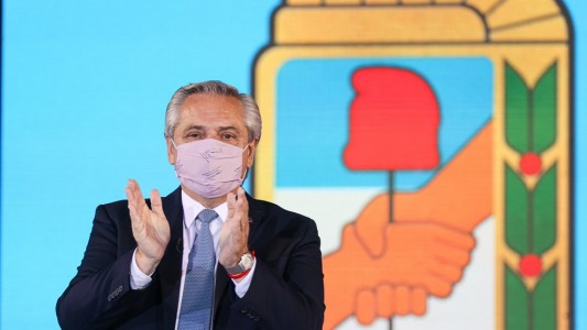 Alberto Fernández: "Estamos vacunando a los argentinos, mientras otros se levantan de cama y hacen Zoom"