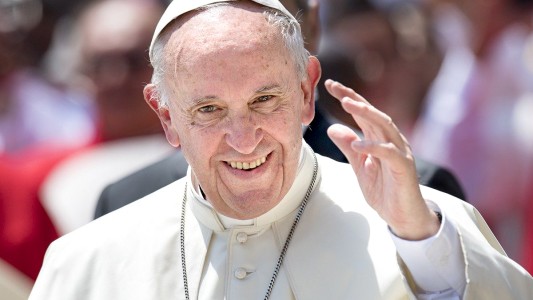 El Papa tomó distancia del documento que prohibió bendecir las uniones igualitarias