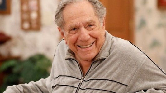 "Perdimos a una leyenda": dolor por la muerte del actor George Segal