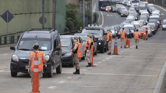 El Gobierno aclaró que "hoy no se están estudiando restricciones ni confinamiento"