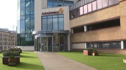 Ahora AstraZeneca asegura que su vacuna es 76 por ciento efectiva