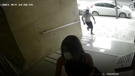 El video del ataque de motochorros armados a una mujer en General Paz