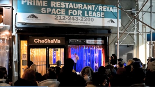 Una vitrina en Nueva York convertida en escenario