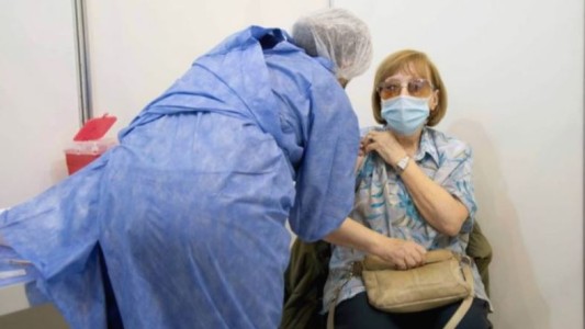 Más de 20 países eliminaron las restricciones para viajeros vacunados