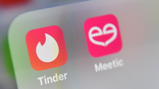Tinder permite cambiar la localización y hacer match con personas de todo el mundo