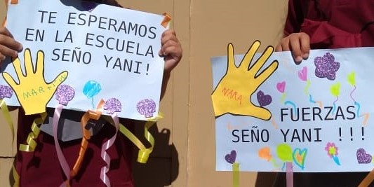 Abrazo simbólico a un hospital de Santa Fe bajo la consigna “Fuerzas, Seño Yani”