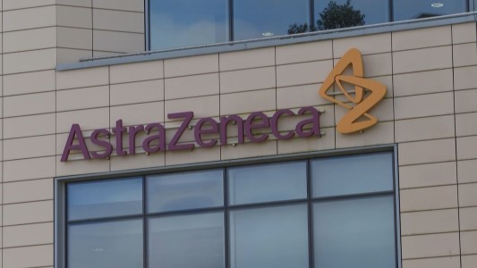 Suspenden los ensayos de vacuna AstraZeneca con niños