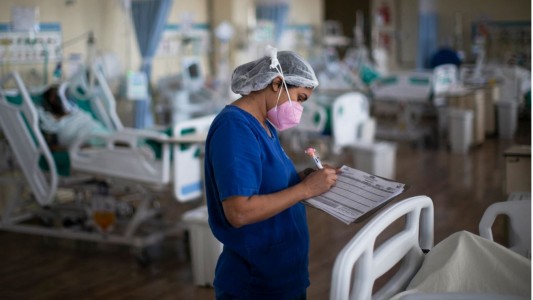 Brasil tiene más pacientes jóvenes que mayores en cuidados intensivos por coronavirus