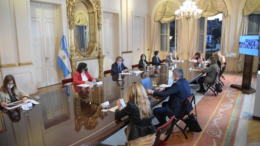 Los expertos le recomendaron al Gobierno "restricciones duras por poco tiempo"