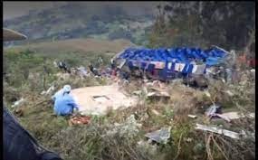 Al menos 22 muertos al volcar un micro en una ruta en la cordillera peruana