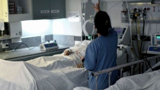 Visitó a su esposo con Covid-19 y lo estaba cuidando la amante