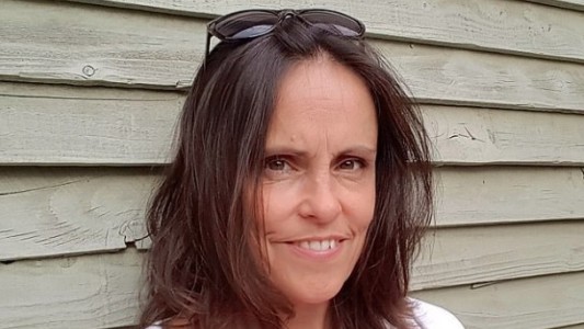 Le crecen pelos en la lengua tras un injerto con piel que le sacaron de la pierna