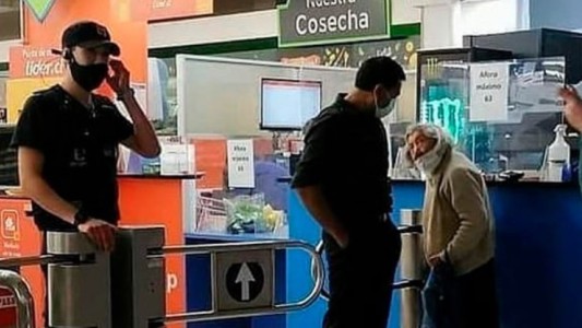 Por no tener permiso de circulación, le impidieron el ingreso al supermercado a una mujer de 100 años