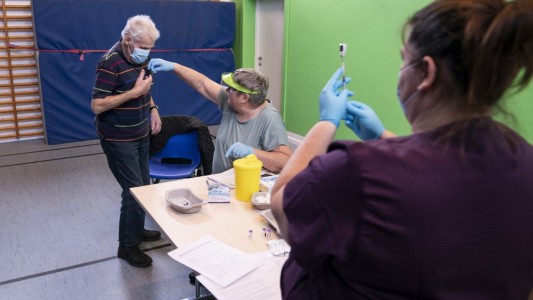 Dinamarca anunció que deja de aplicar en forma definitiva la vacuna de Astrazeneca