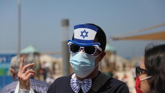 Israel cada vez más cerca de la normalidad: Dejará de ser obligatorio el uso de barbijo
