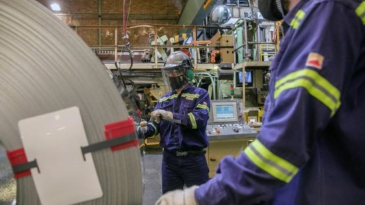 Extienden hasta el 31 de mayo la prohibición de despidos, pero exceptúan a la construcción