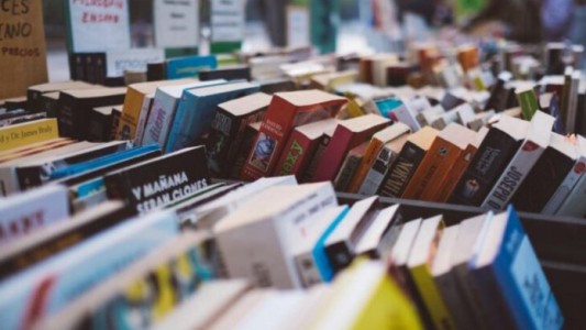 Francia: Piden a escritores suspender el envío de manuscritos porque se lee menos