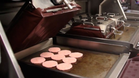 Ante la falta de postulantes, un McDonald´s ofrece pagar por ir a la entrevista laboral