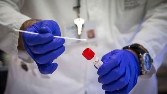 Detuvieron a dos bioquímicas por entregar falsos certificados de testeos de coronavirus en Córdoba