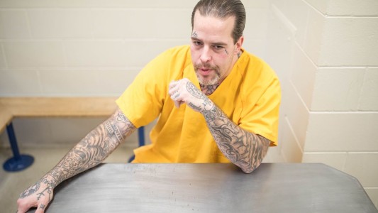 Campaña para reclamar la libertad del hombre que salía a cazar pedófilos con un martillo