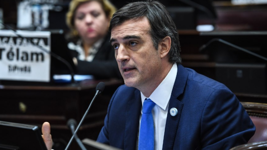 El senador y exministro de Educación, Esteban Bullrich, padece Esclerosis Lateral Amiotrófica