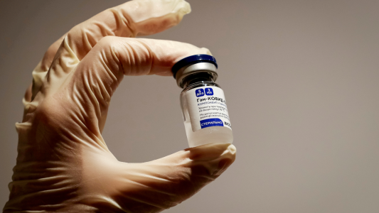 La OMS aseguró que la pandemia terminará cuando el 70% de la población esté vacunada