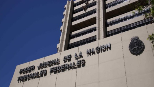 Los jueces y empleados judiciales federales también piden vacunarse contra el Covid-19