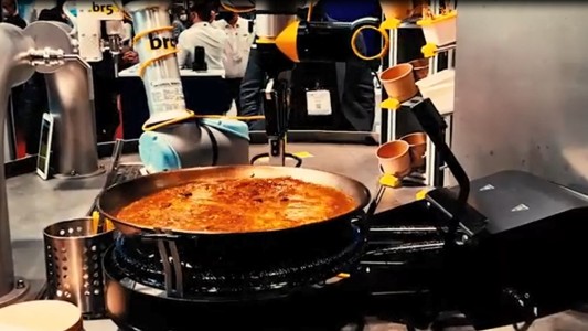 Furor por el primer robot que puede cocinar una paella
