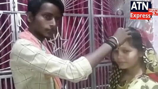 Un hombre organizó el casamiento de su ex pareja con su joven amante