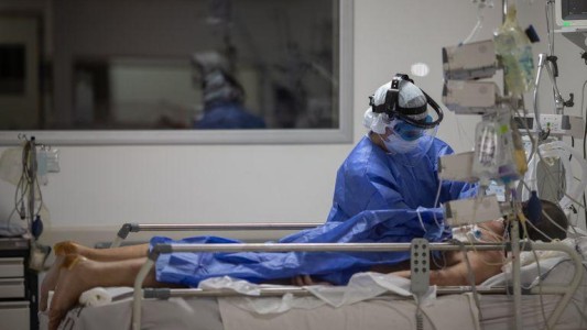 La ocupación de camas en relación a contagios es mayor que en la primera ola en Santa Fe