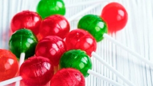 Prueban tests para detectar Covid con forma de chupetines para niños