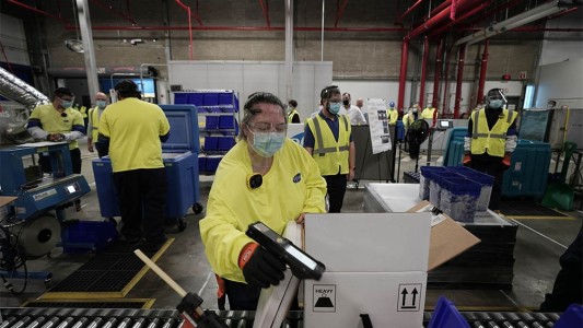 Los países fabricantes de vacunas, con problemas, ralentizan la producción