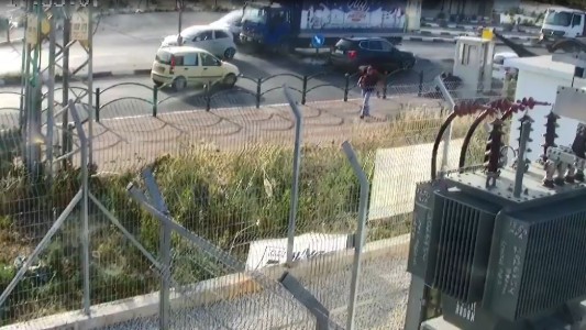 El momento en que abren fuego desde un automóvil y disparan a 3 estudiantes