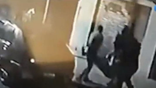 Sacaron a la rastra de su casa a un jubilado de 83 años: apareció muerto en un hospital